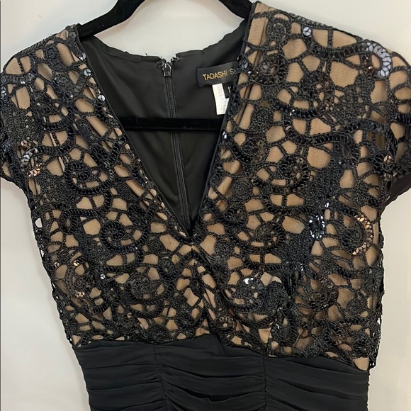 Black Ruched Sheath Dress with V-Neck and Cap Sleeves for Cocktail - Picture 5 of 5